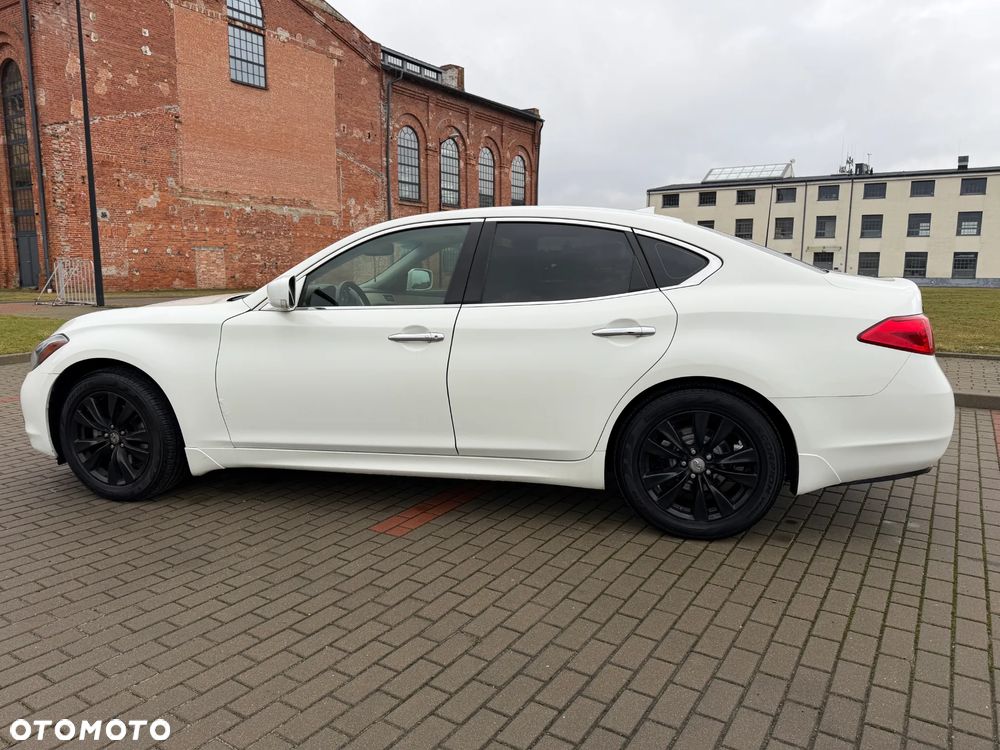 Infiniti M - 8
