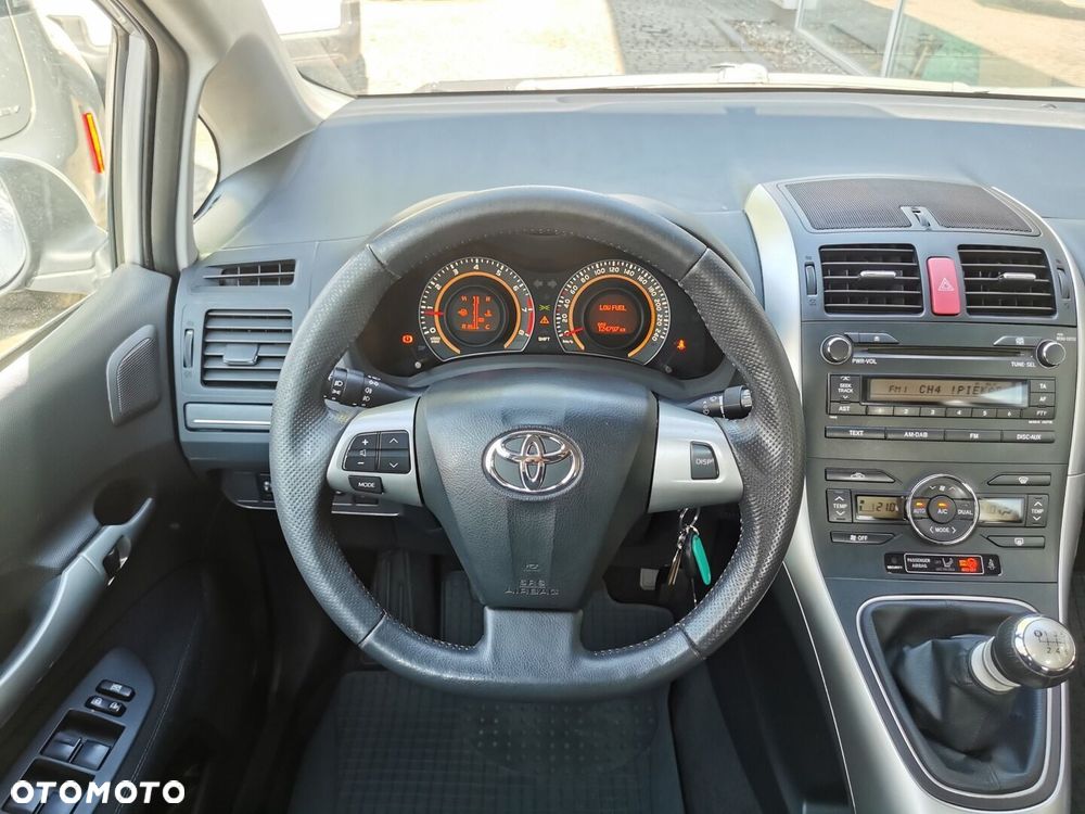Toyota Auris 1.6 Premium - 13