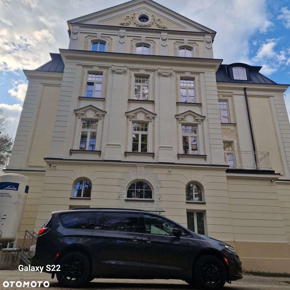 Chrysler Pacifica - 2