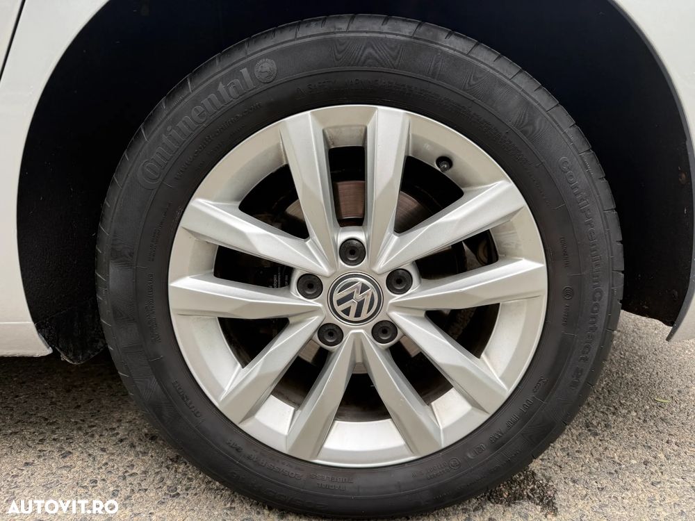 Volkswagen Touran - 35