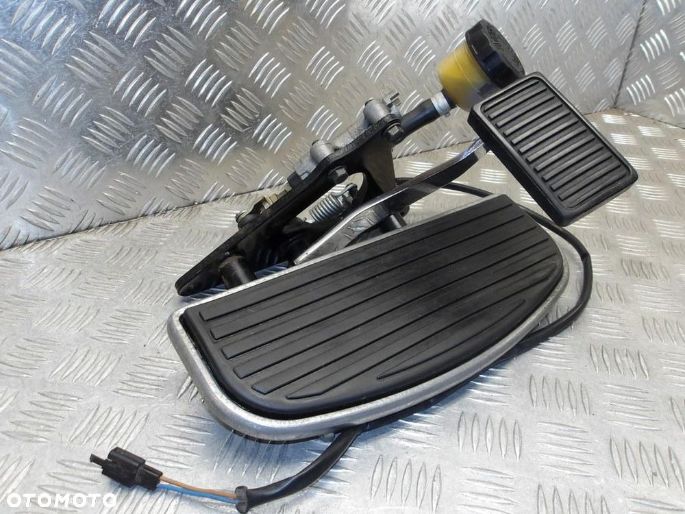Set podest przód prawy pedał pompa hamulca KAWASAKI VN 1500 VULCAN NOMAD 1998-2004  PN: 34028-1497 , 34003-1473 - 1