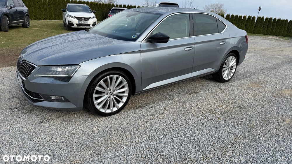 Skoda Superb 2.0 TDI DSG Ambition - 1