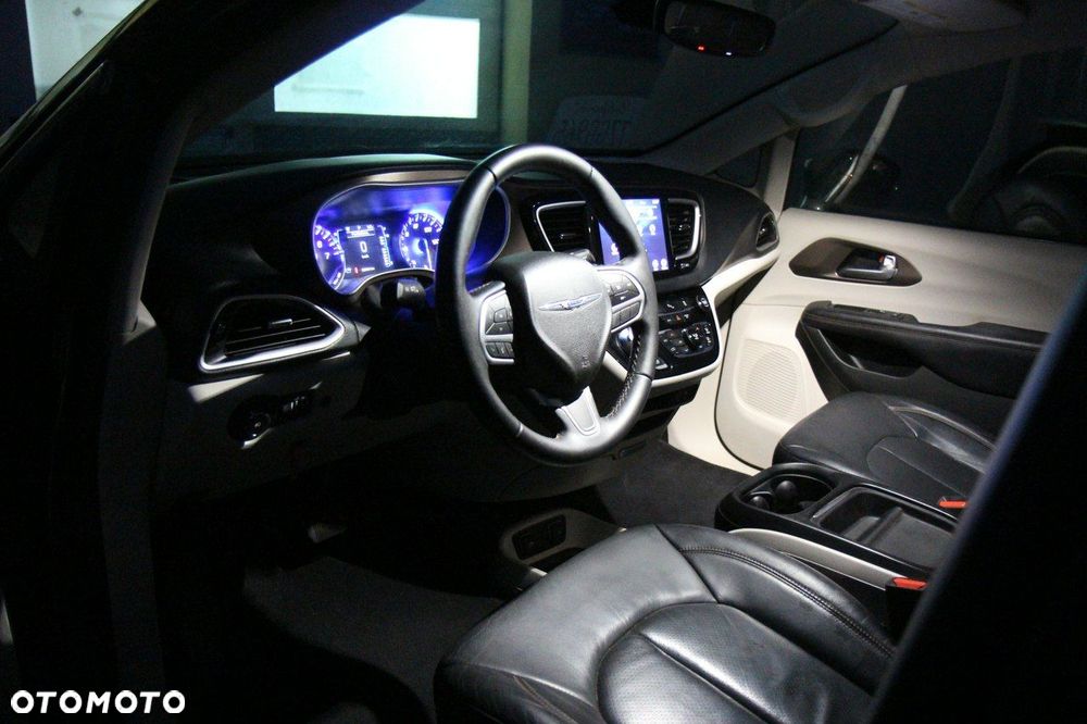 Chrysler Pacifica - 22