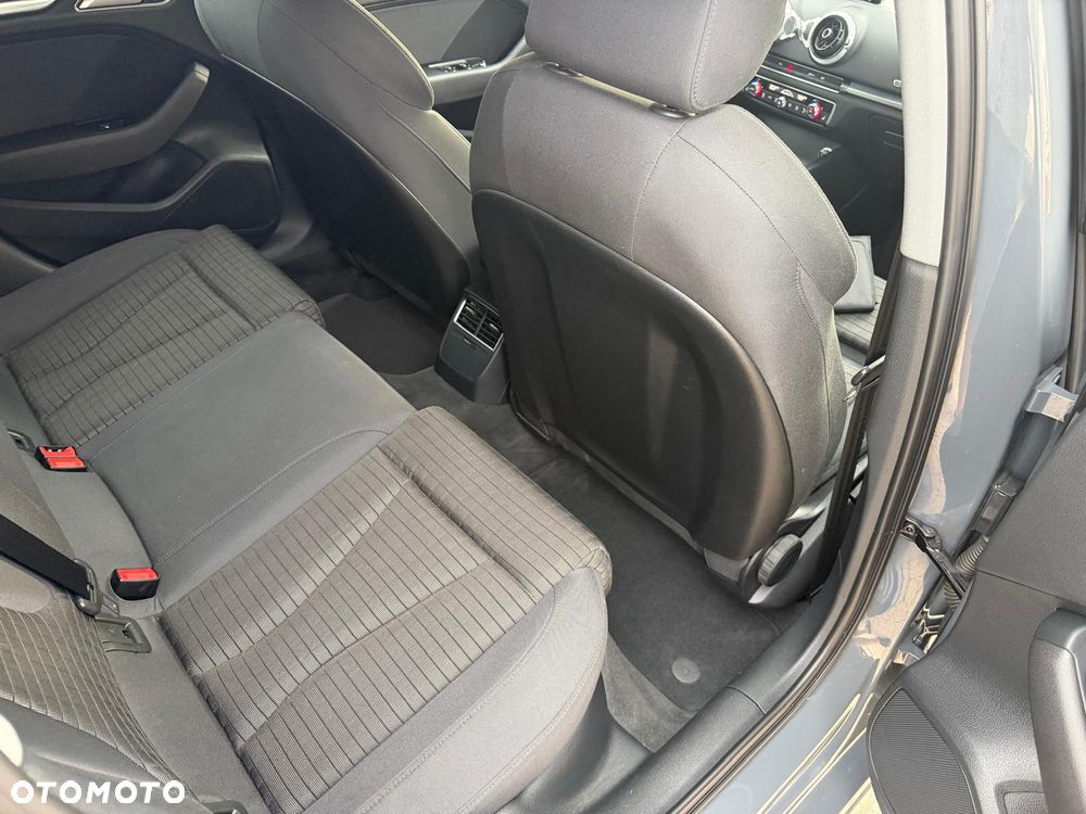 Audi A3 Sportback 40 e-tron S tronic design - 13
