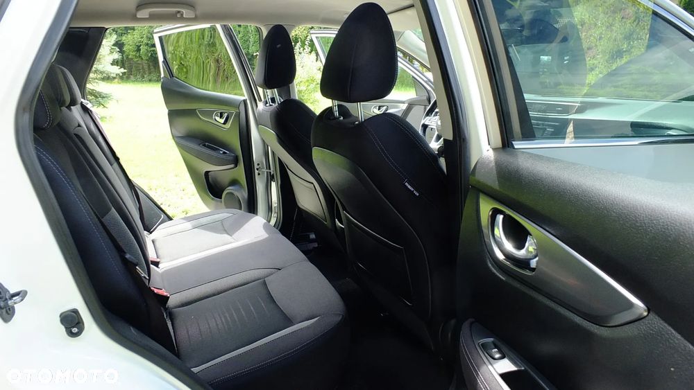 Nissan Qashqai 1.2 DIG-T N-Connecta EU6 - 17
