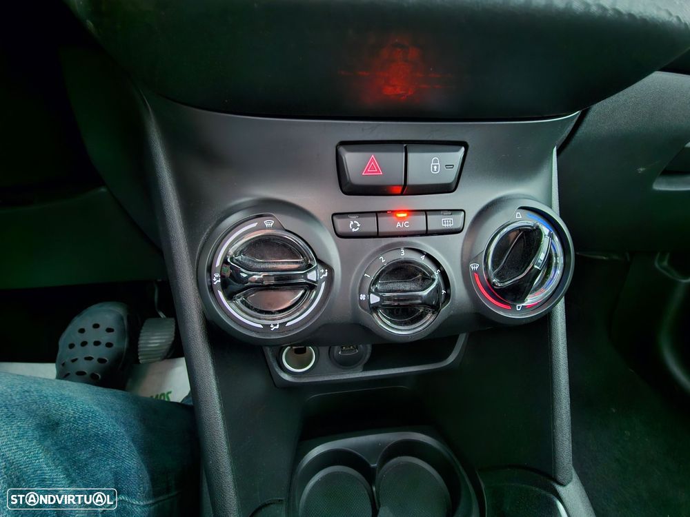 Peugeot 208 - 16