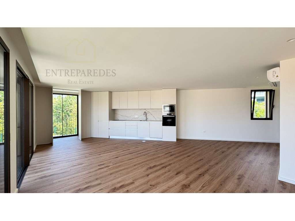 Apartamento T2 Novo com varanda, estacionamento e arrumo para compr... - Grande imagem: 5/46