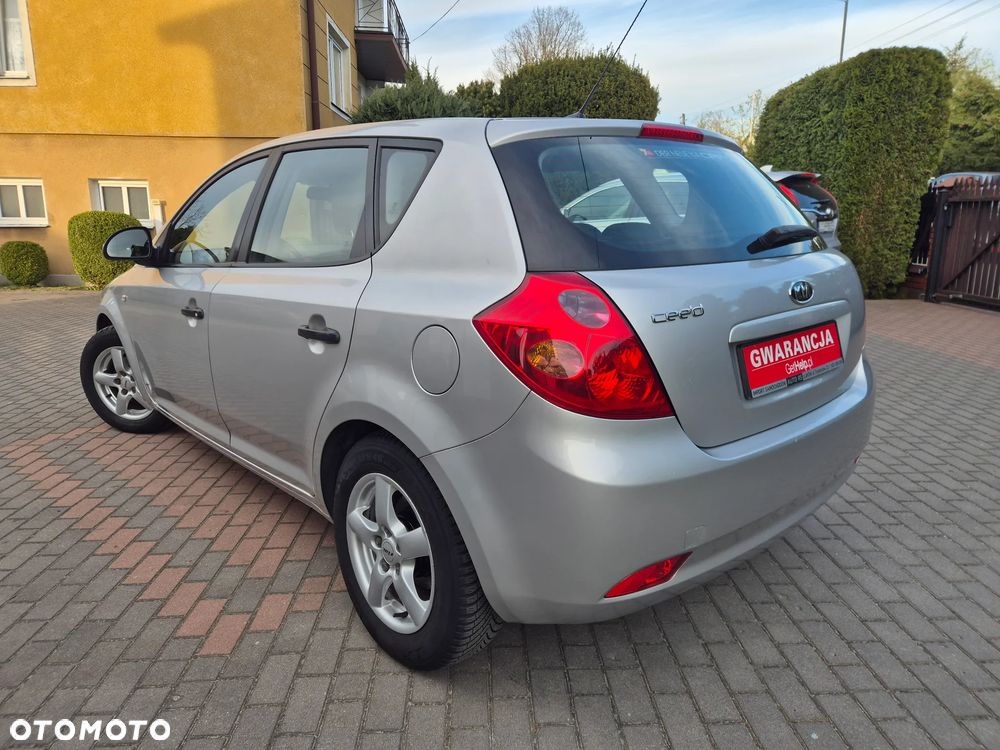 Kia Ceed - 4