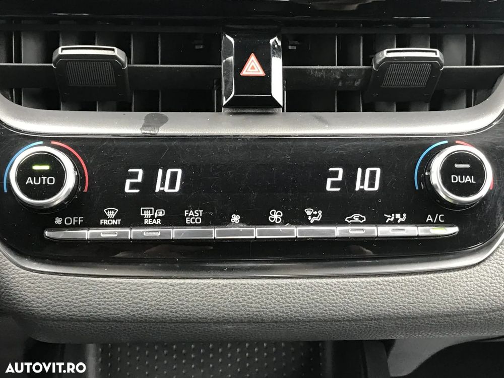 Toyota Corolla 1.8 HSD Eco - 27