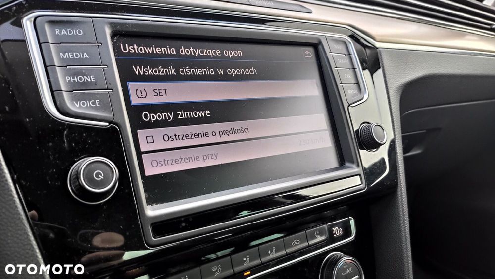 Volkswagen Passat - 29