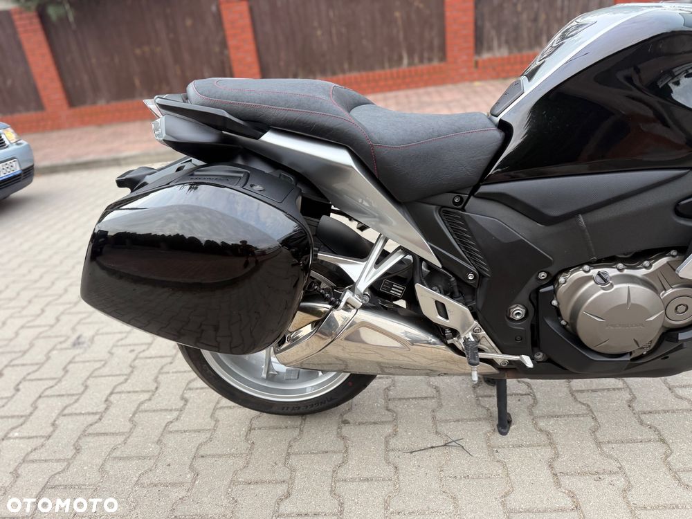 Honda VFR - 10