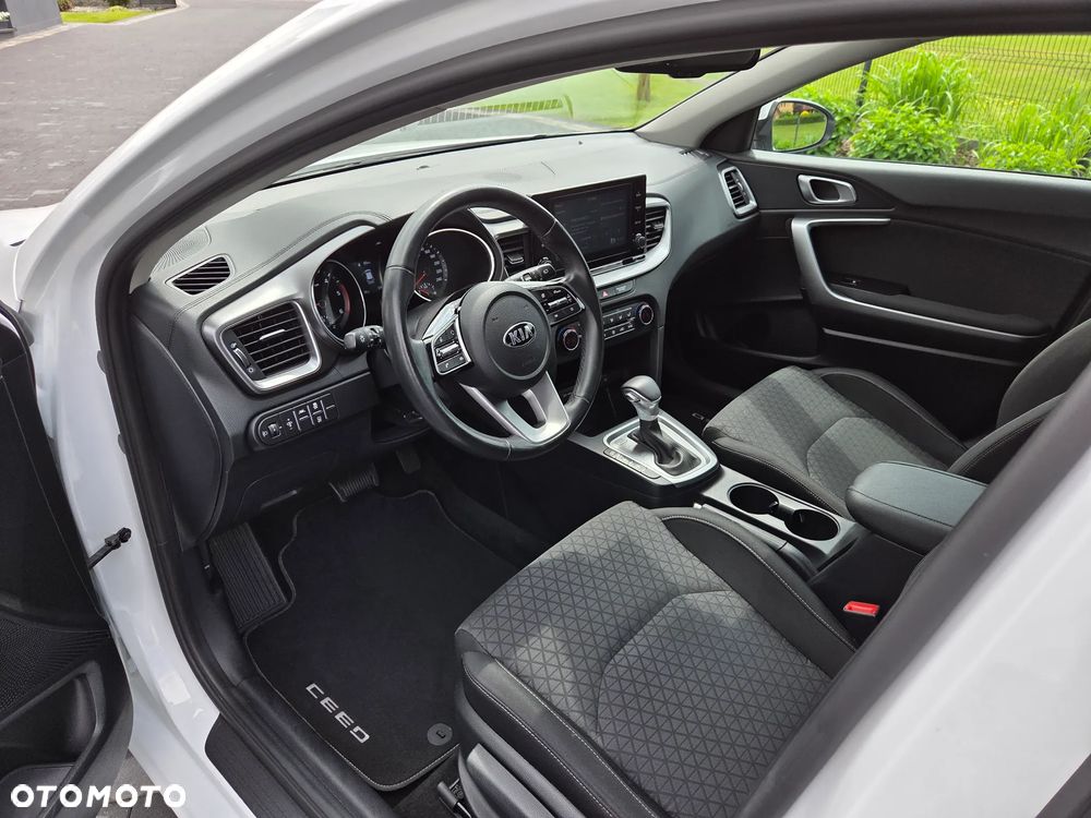 Kia Ceed 1.6 CRDi Eco-Dynamics+ (48V Mild-Hybrid) DCT7 Platinum Edition - 9