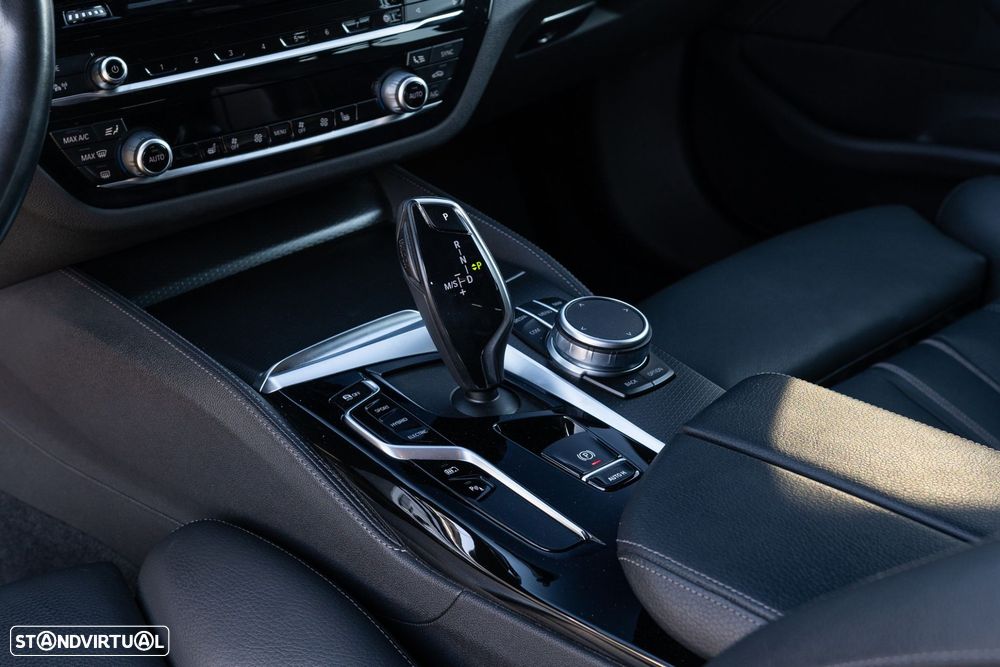 BMW 530 e Pack Desportivo M - 22