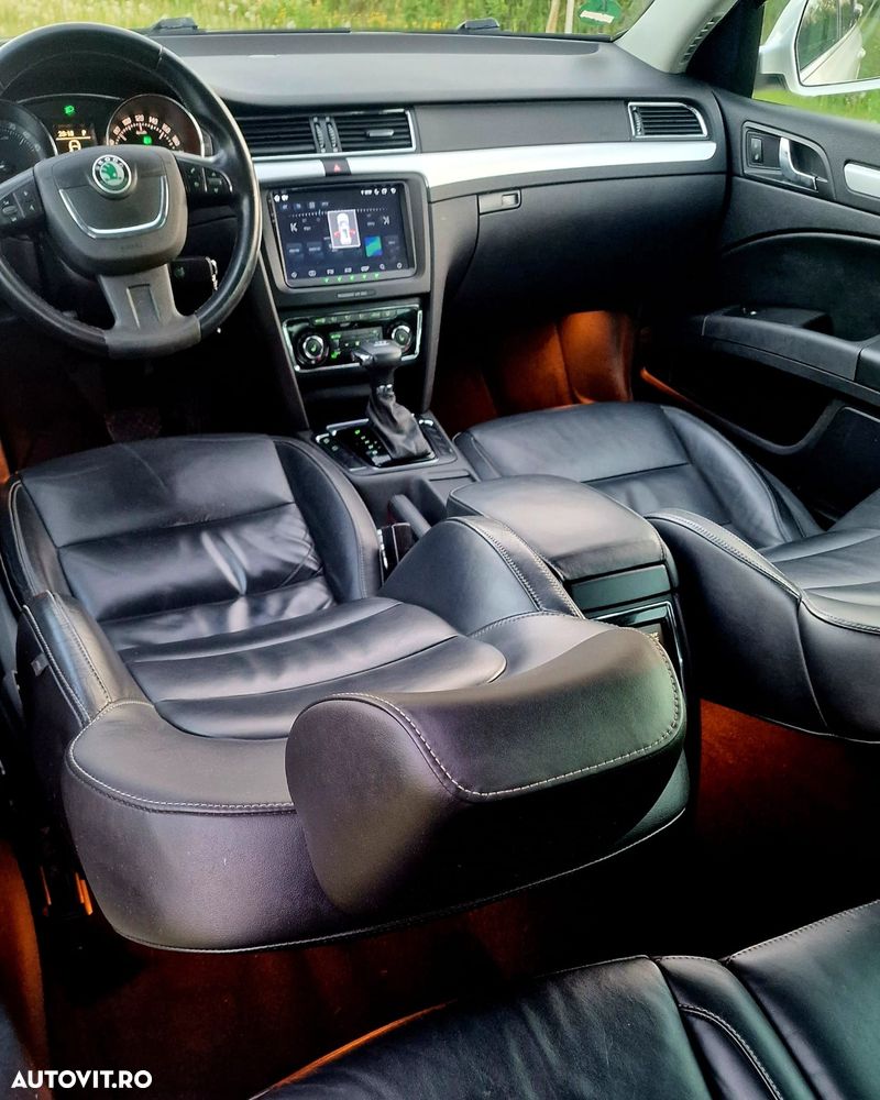 Skoda Superb 2.0 TDI DSG Elegance - 22