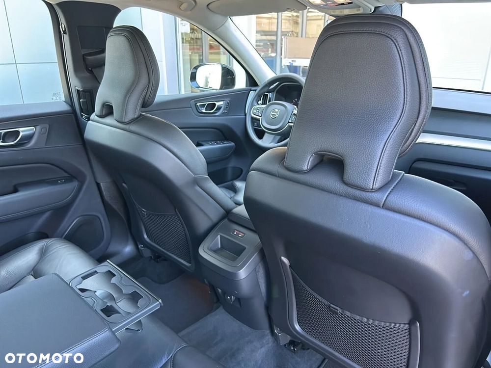 Volvo XC 60 B4 B Plus Dark - 9