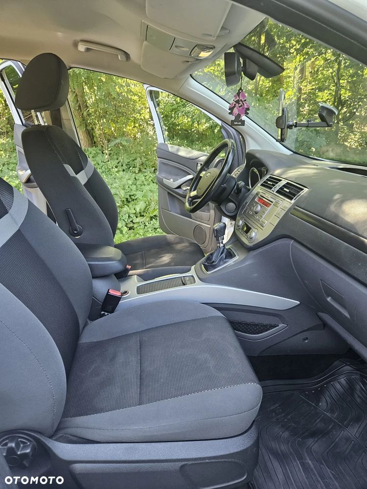 Ford Kuga - 12