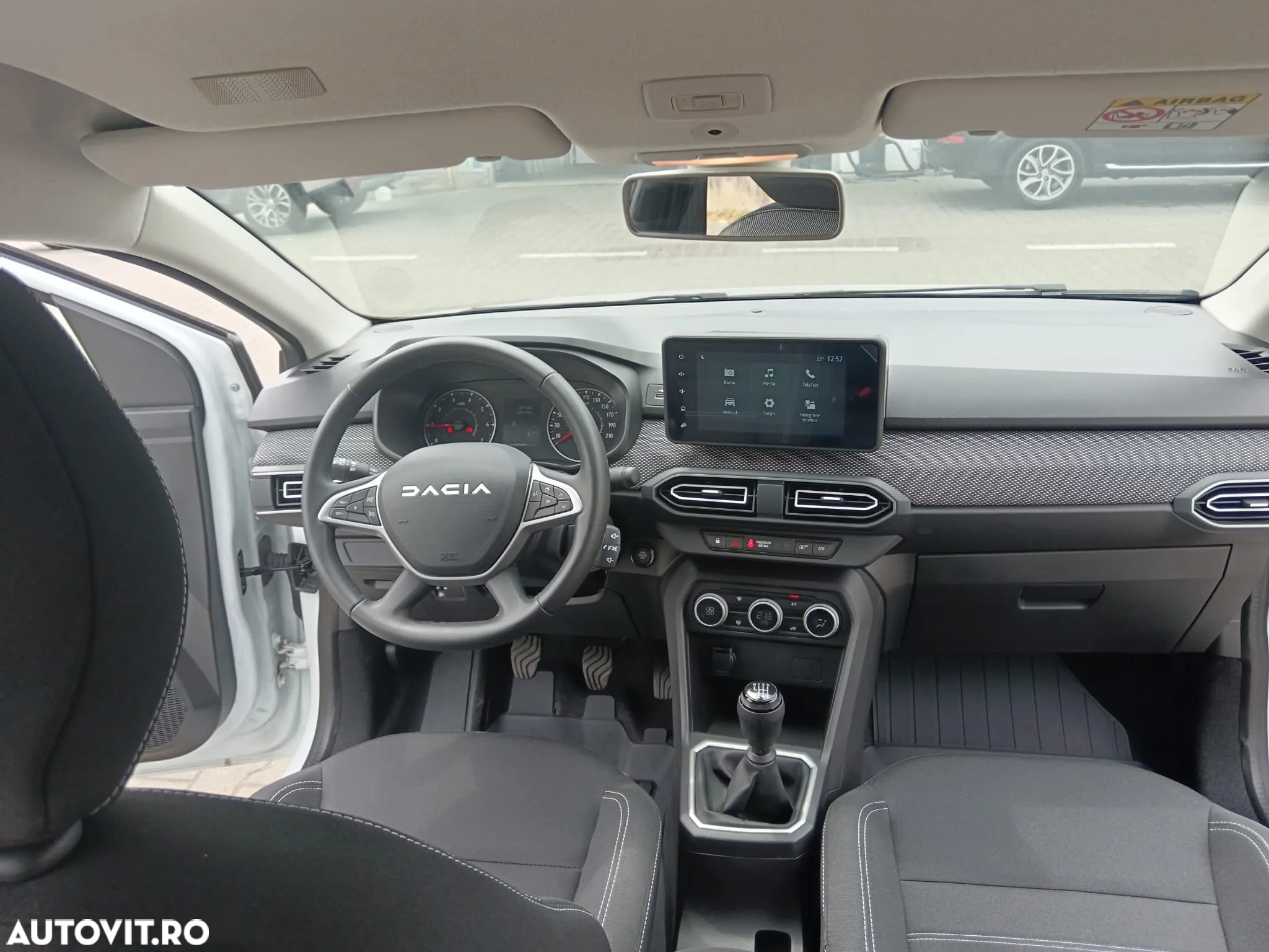 Dacia Logan TCe 90 MT5 Essential - 3