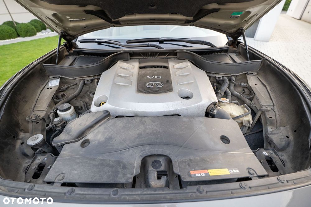 Infiniti QX70 - 31