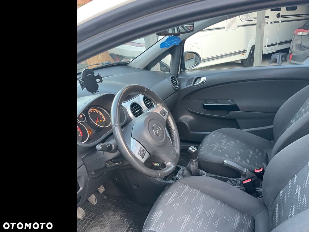 Opel Corsa 1.4 16V Satellite - 9