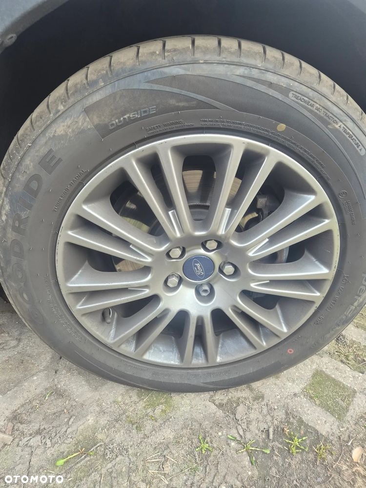 Ford Kuga - 3
