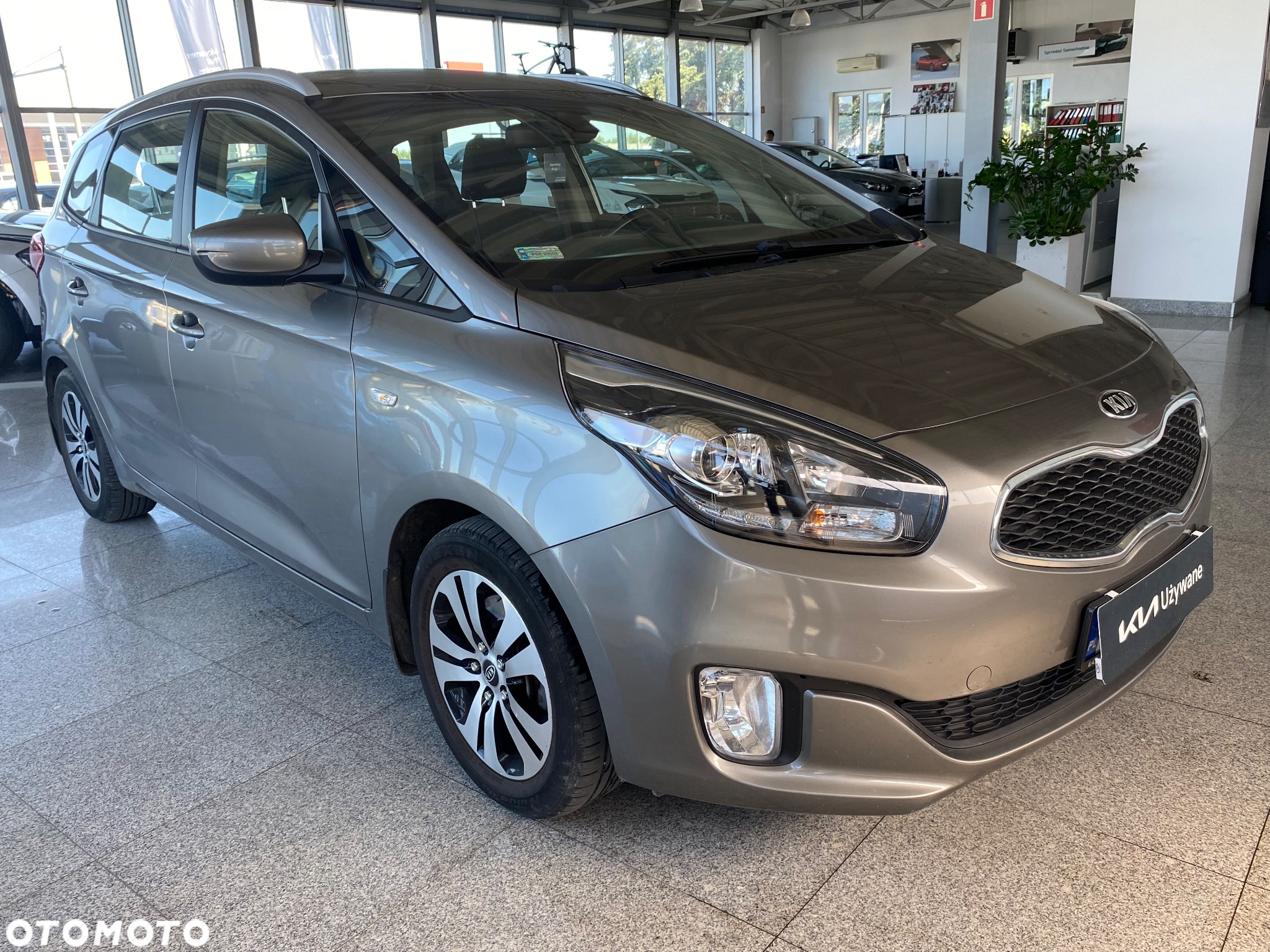 Kia Carens 1.6 GDI L - 6