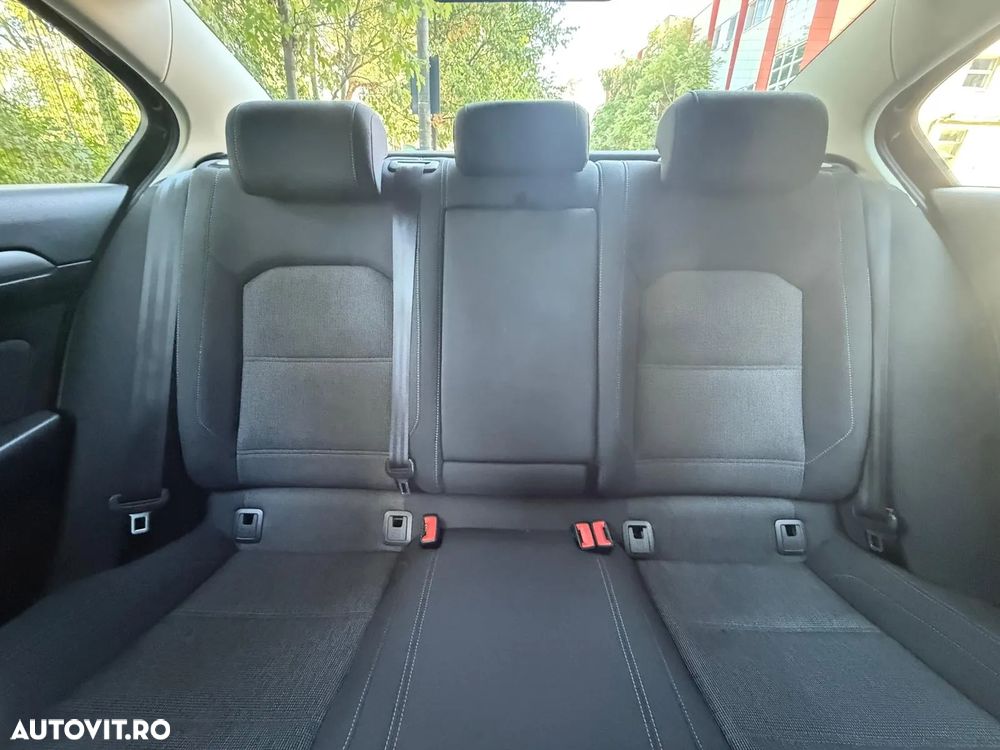 Volkswagen Passat 2.0 TDI DSG Comfortline - 10