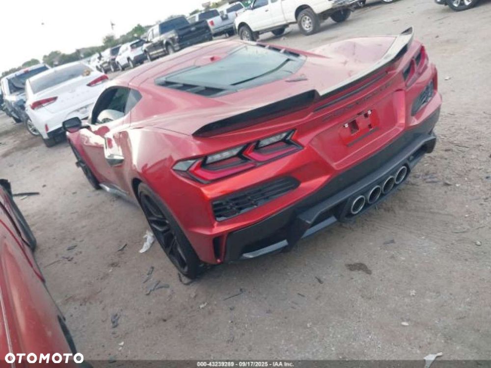 Chevrolet Corvette - 4