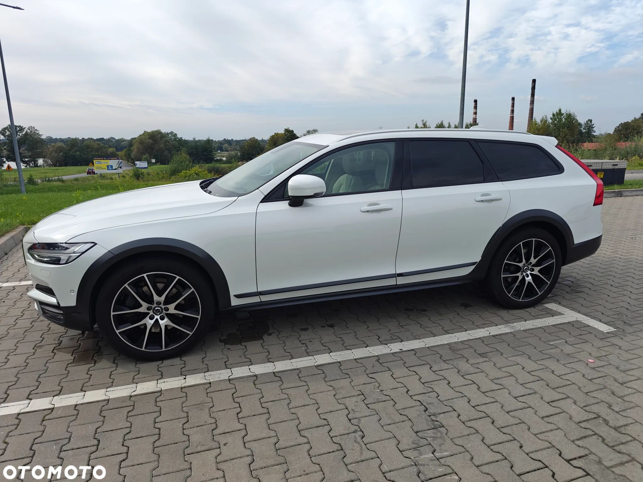 Volvo V90 Cross Country - 1