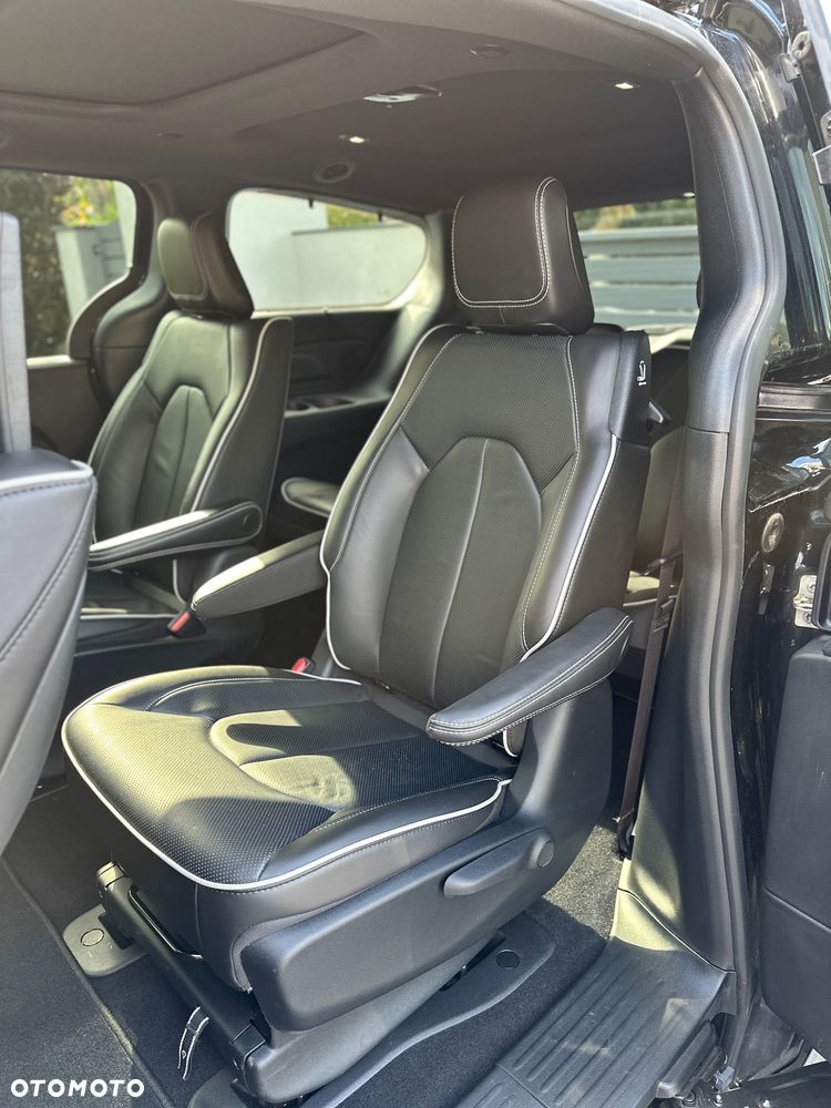 Chrysler Pacifica - 13