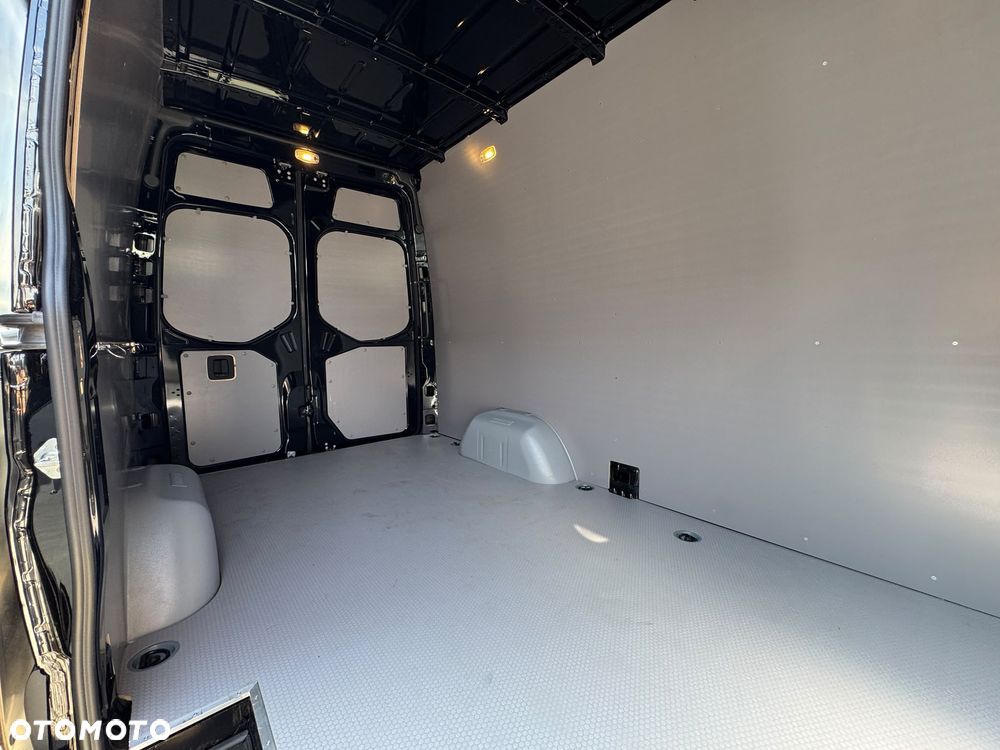 Mercedes-Benz Sprinter - 24