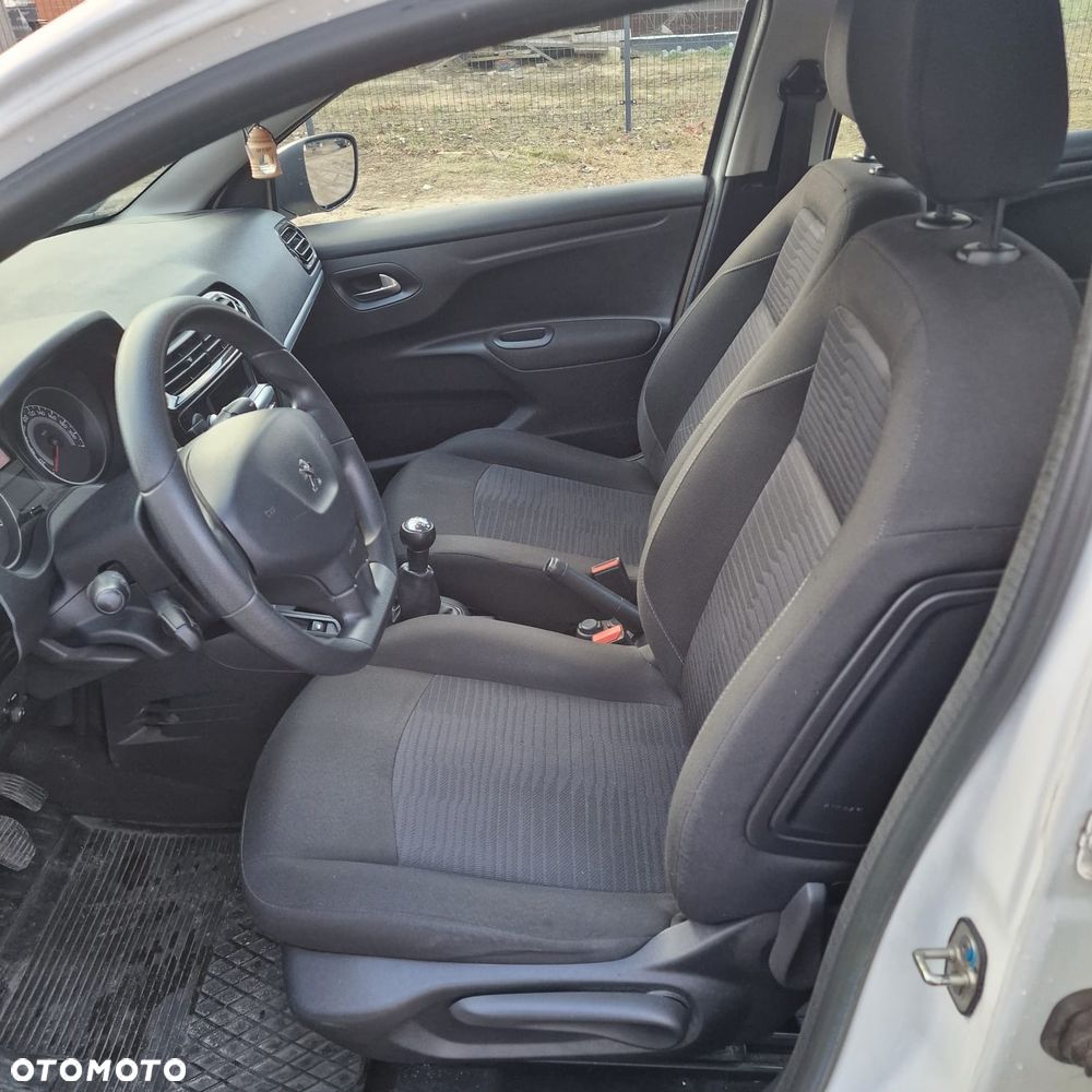 Peugeot 301 1.2 Pure Tech Access - 6