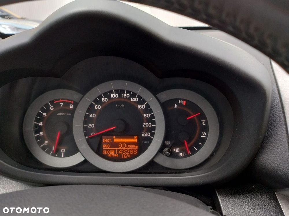Toyota RAV4 - 16
