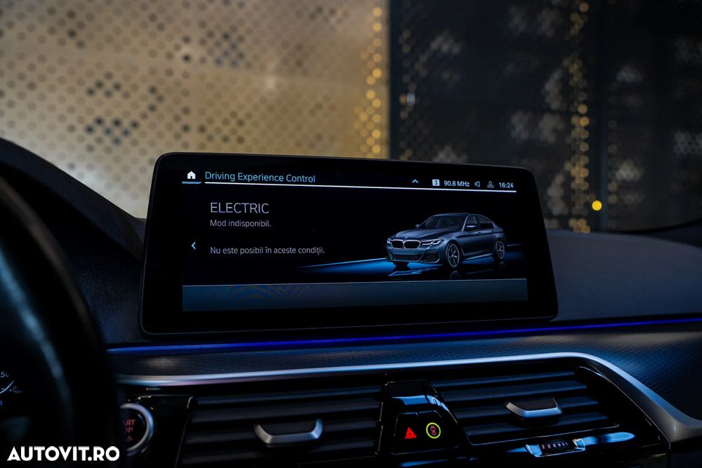 BMW Seria 5 530e xDrive Aut. - 30