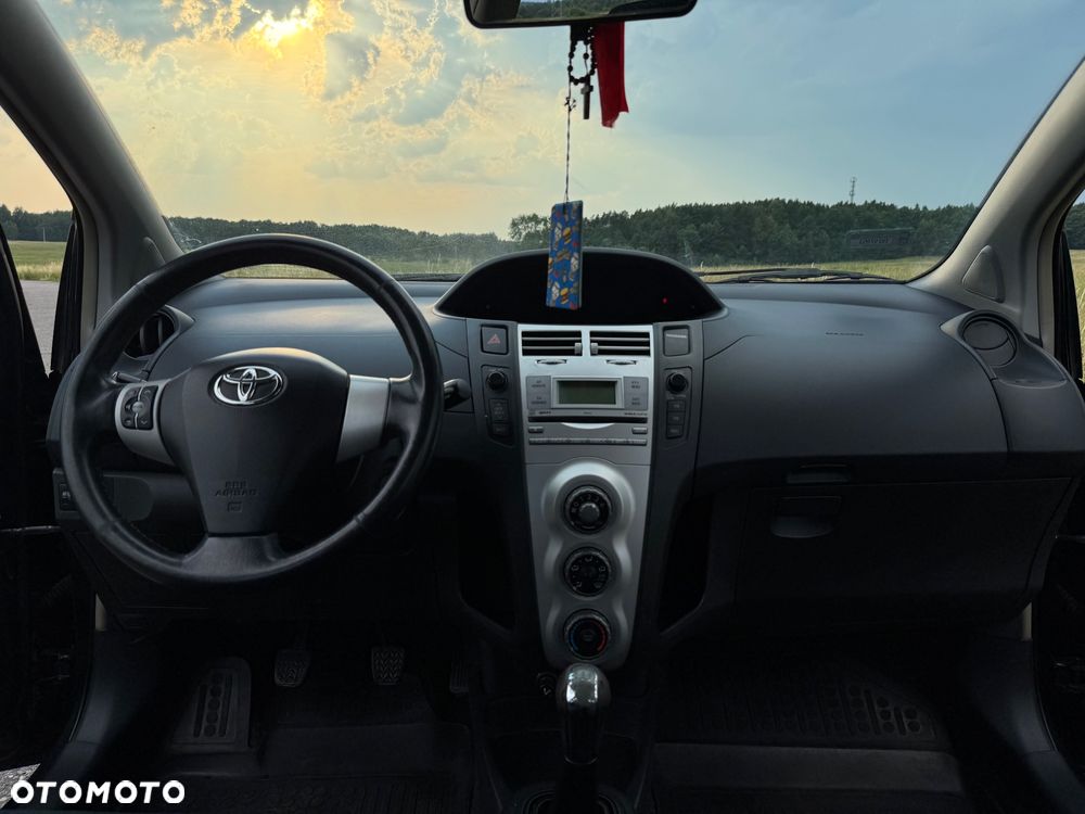 Toyota Yaris - 13