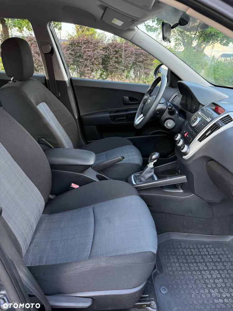 Kia Ceed - 8