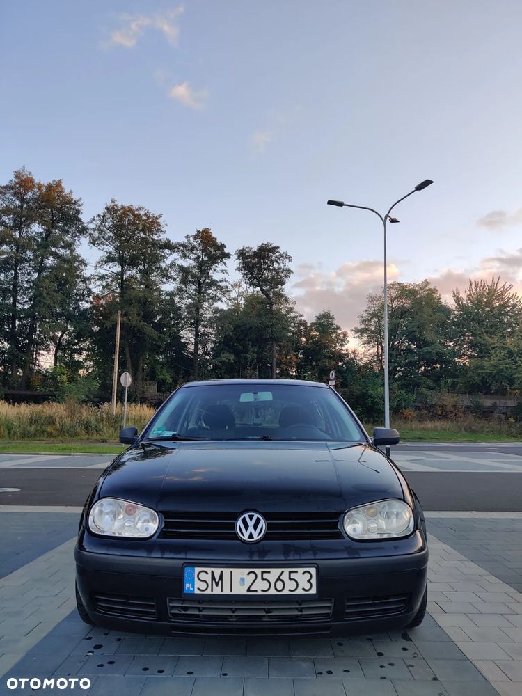 Volkswagen Golf - 1