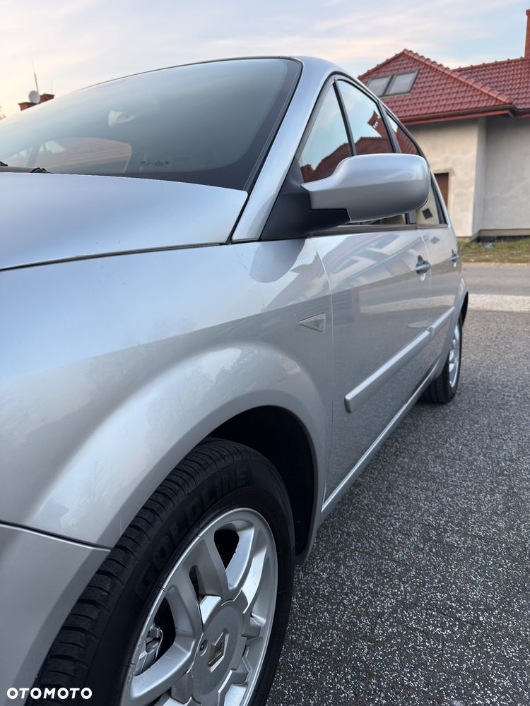 Renault Scenic 2.0 16V Privilege - 8