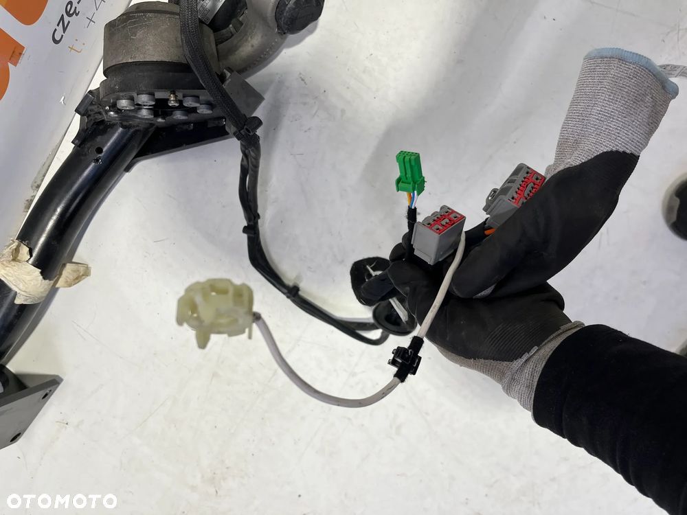 VOLVO V60 II  HAK HOLOWNICZY 32351457 - 7