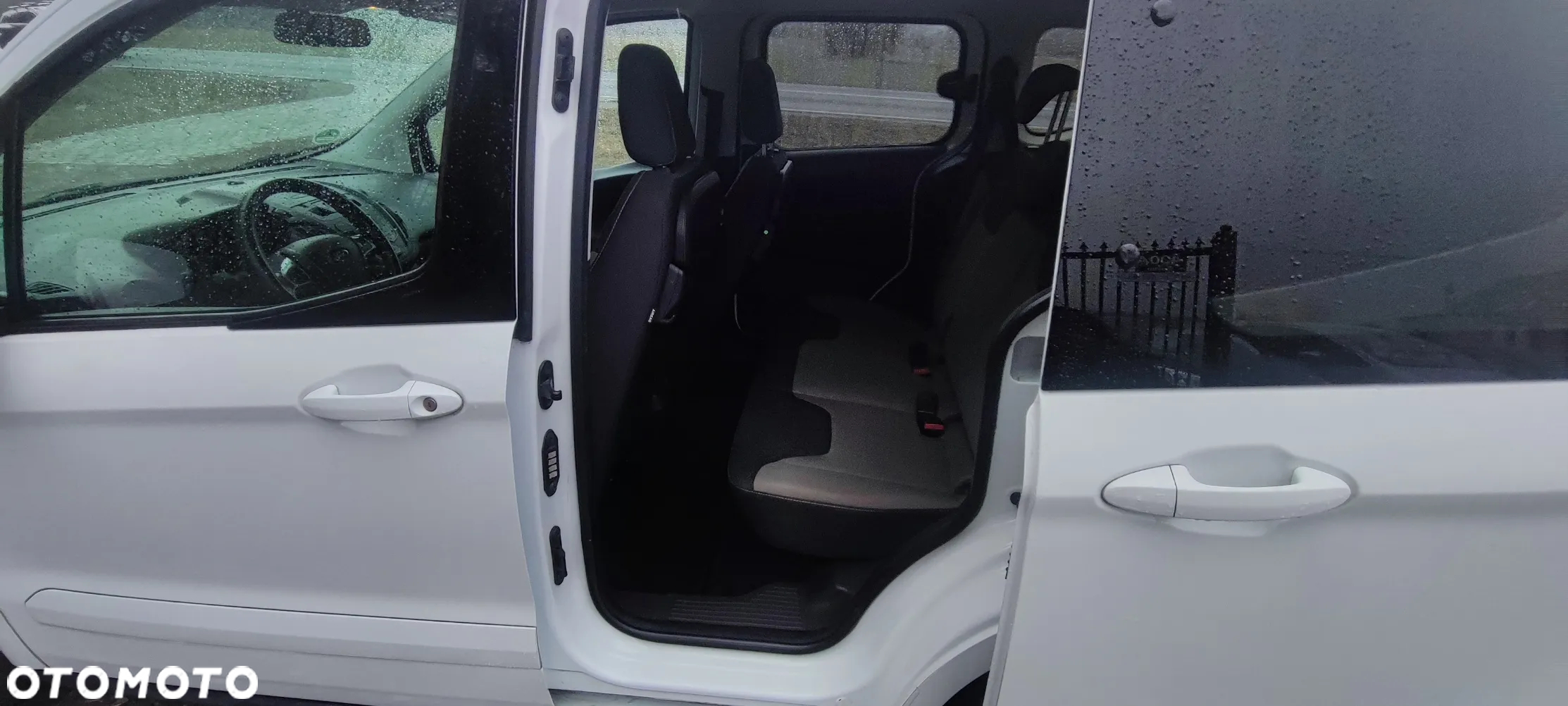 Ford Tourneo Courier 1.0 EcoBoost S&S Ambiente - 11