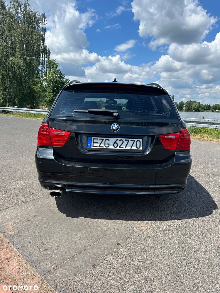 BMW Seria 3 320i - 5