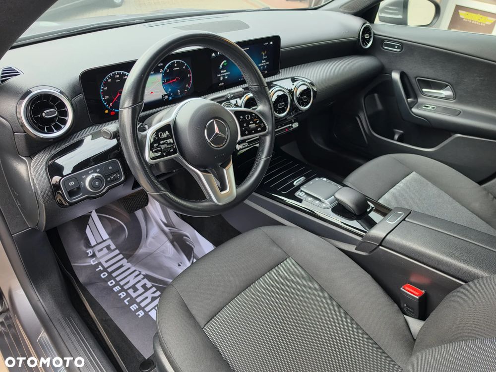 Mercedes-Benz CLA 180 d 8G-DCT - 17