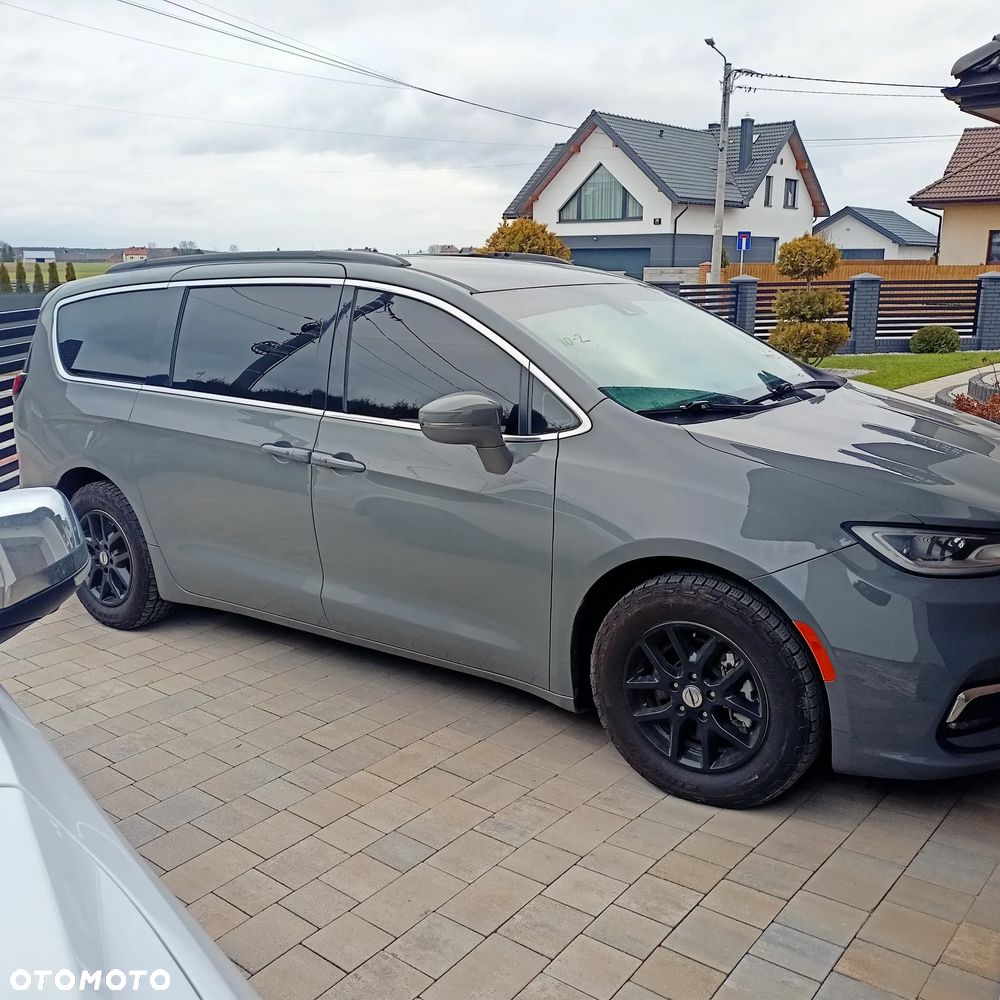 Chrysler Pacifica - 1