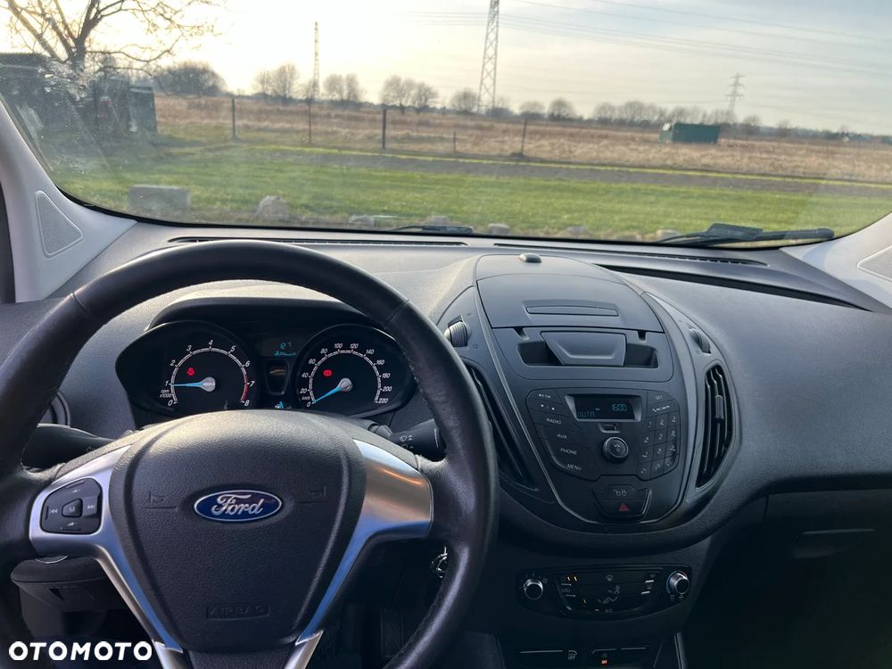 Ford Transit Courier - 13