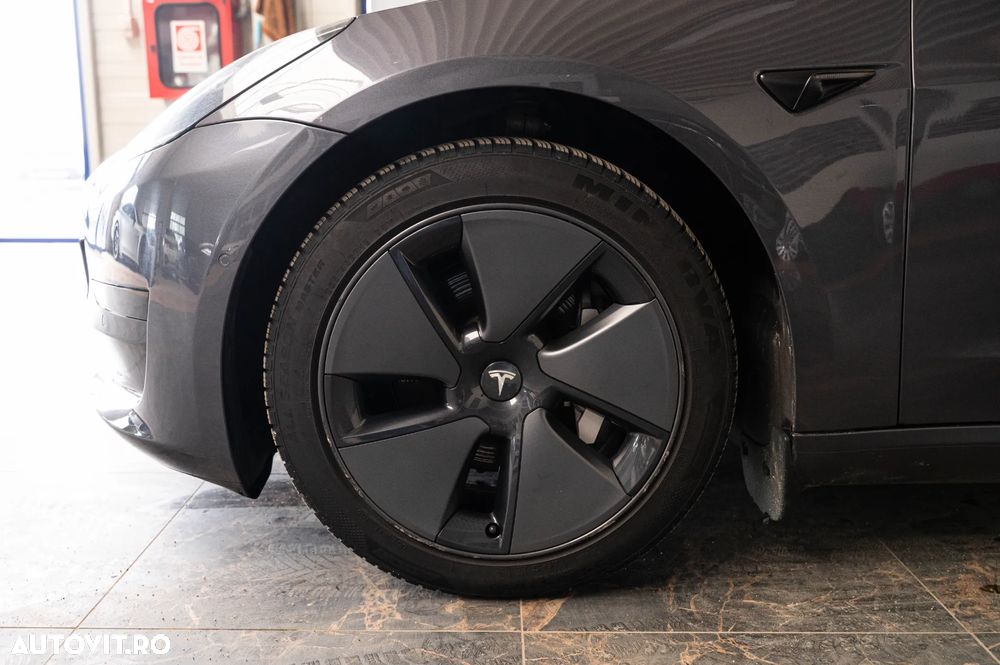 Tesla Model 3 - 9