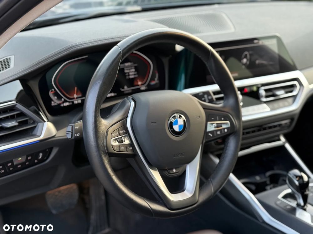 BMW Seria 3 320d xDrive Luxury Line sport - 19
