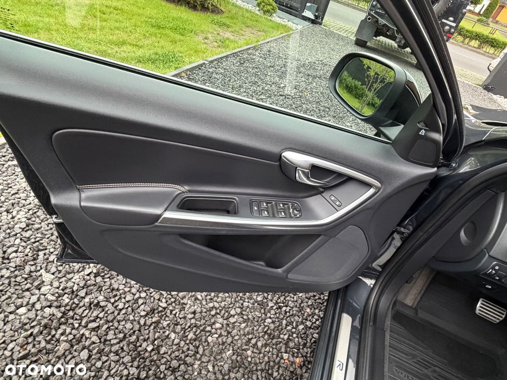 Volvo S60 D4 Geartronic Momentum - 25