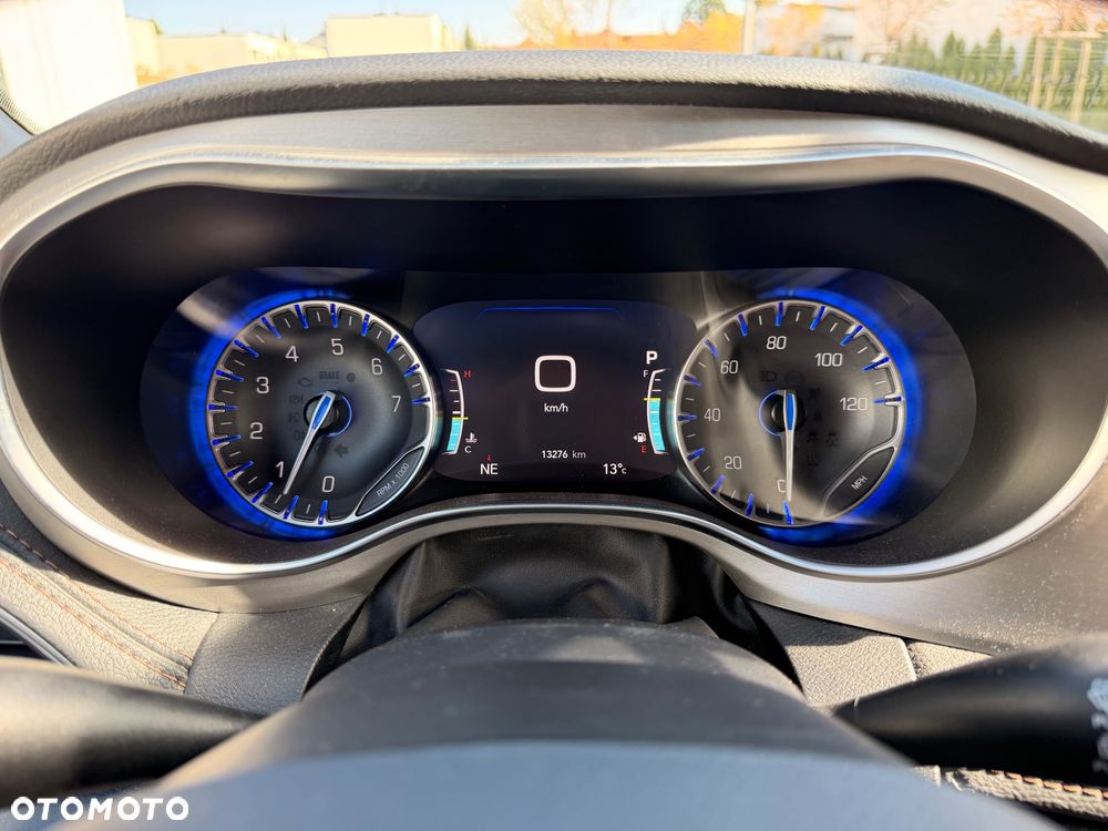 Chrysler Pacifica - 35