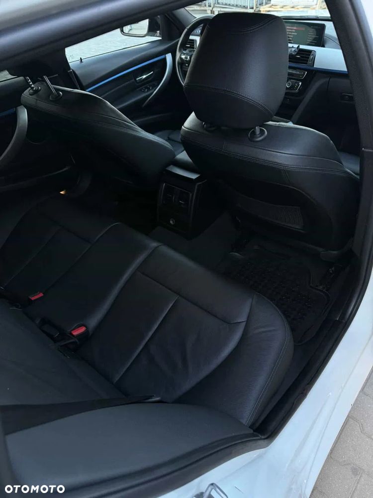 BMW Seria 3 320d M Sport - 8