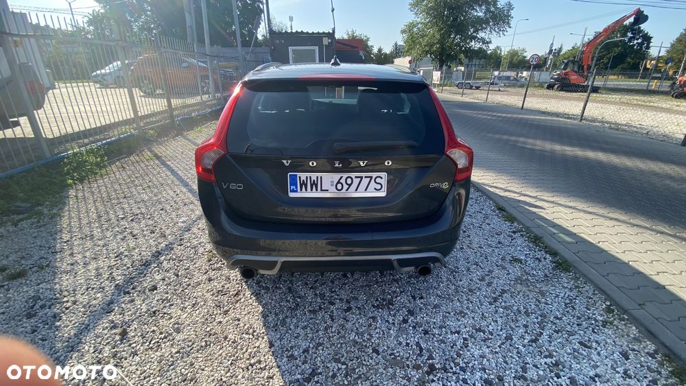 Volvo V60 D2 R-Design - 13