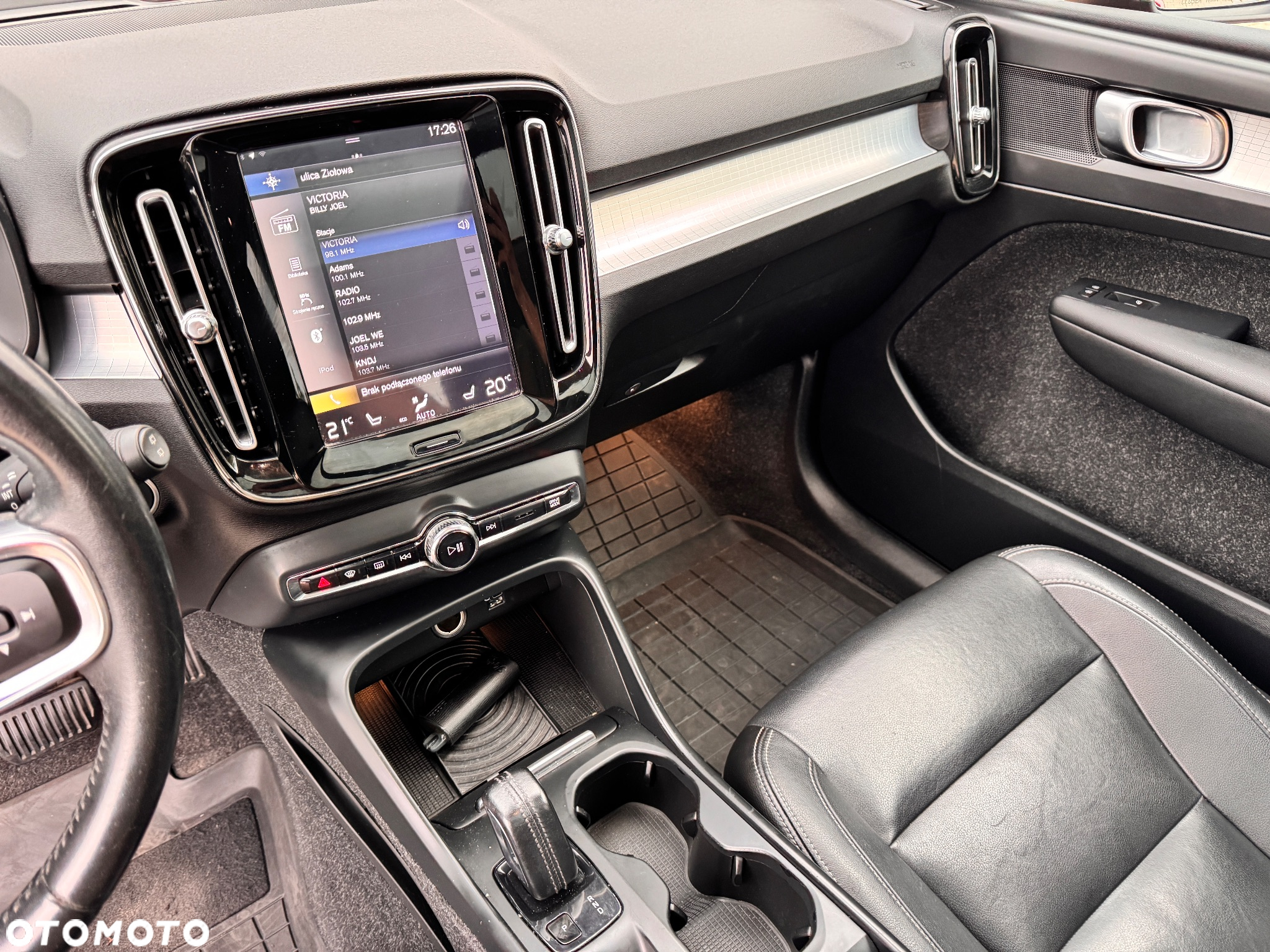 Volvo XC 40 T5 AWD Geartronic Momentum Pro - 24